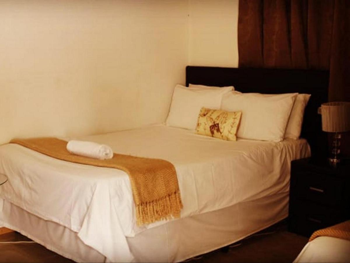 Moshitametsi Guesthouse Kempton Park Eksteriør billede