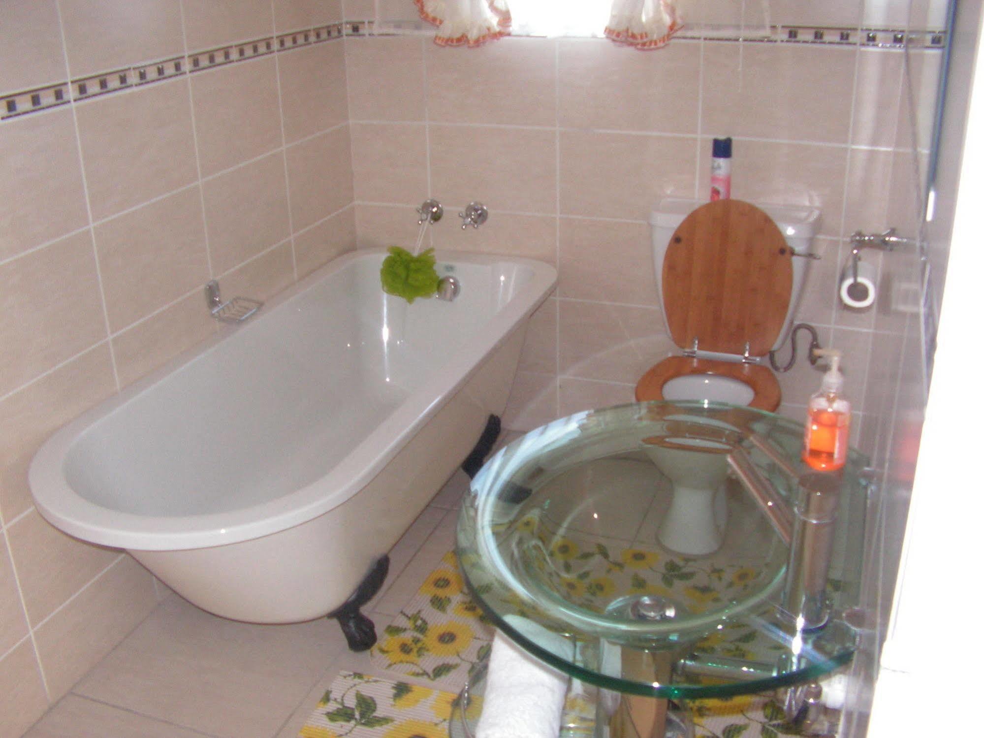 Moshitametsi Guesthouse Kempton Park Eksteriør billede